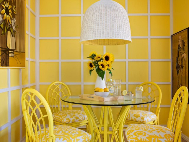 Thiết kế màu sơn phòng ăn với màu Austere Yellow