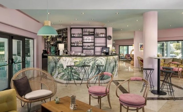 Sự pha trộn độc đáo của các tone màu pastel Green Bean (NP BGG 2634T) và Pink Passionfruit (NP R 2338P)