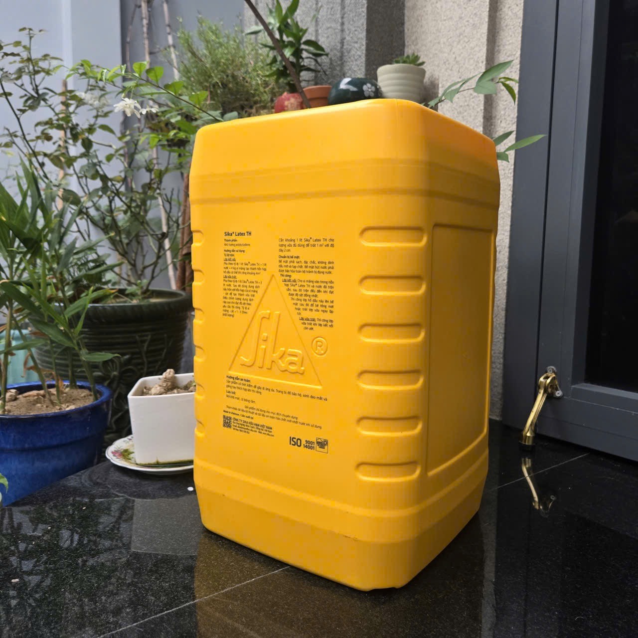 Alternative view of Sika Latex TH | Phụ Gia Chống Thấm